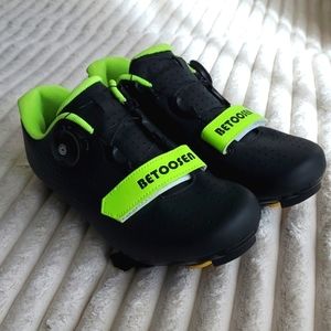 BETOOSEN Womens Road or Indoor Cycling Shoes Quick Lace with Bike Cleats